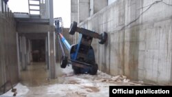 2 красавіка падчас будаўніцтва заводу ў Гатаве абваліўся пад'ёмнік