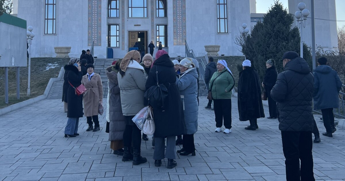 Жыныстық бұранданың келуі Порно жұмыс істейтін есек