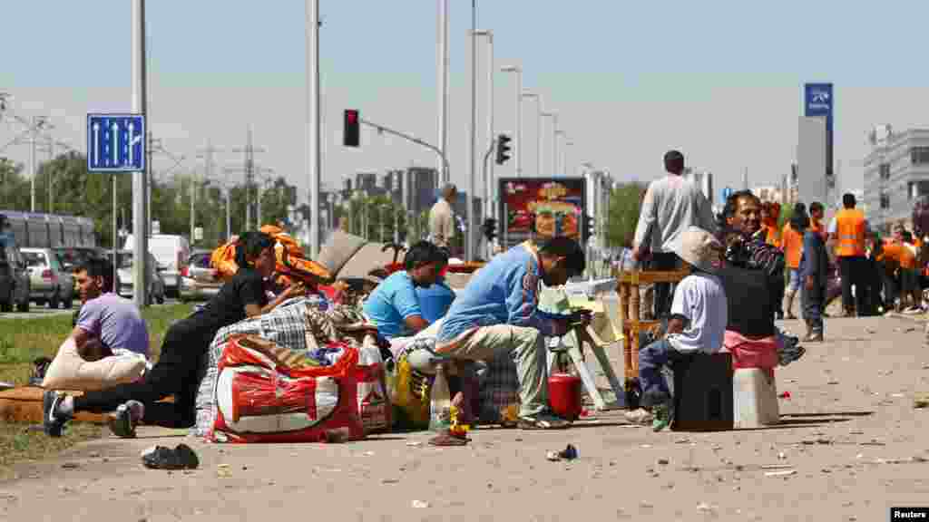 Srbija - Preseljenje Roma, Beograd, 26.04.2012. Foto: Reuters / Ivan Milutinović