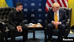 Про це Дональд Трамп (праворуч) заявив, спілкуючись із журналістами спільно з Володимиром Зеленським на саміті НАТО 8 липня