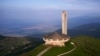 Monument comunist abandonat de la Buzlugea