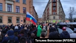 Триколор на одной из акций в поддержку Алексея Навального