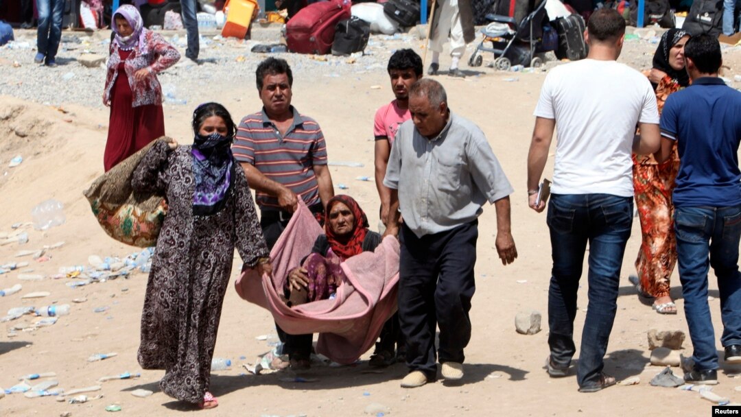 Syrian refugees cross the border into Iraq's Kurdistan region last year. 