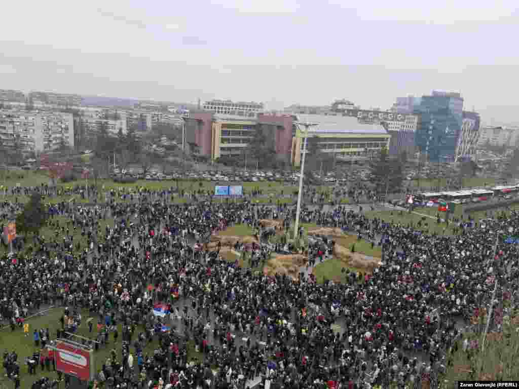 Pogled iz vazduha na učesnike &quot;Generalnog štrajka&quot; u beogradskom naselju Novi Beograd.