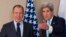 Sergej Lavrov (L) i Džon Keri
