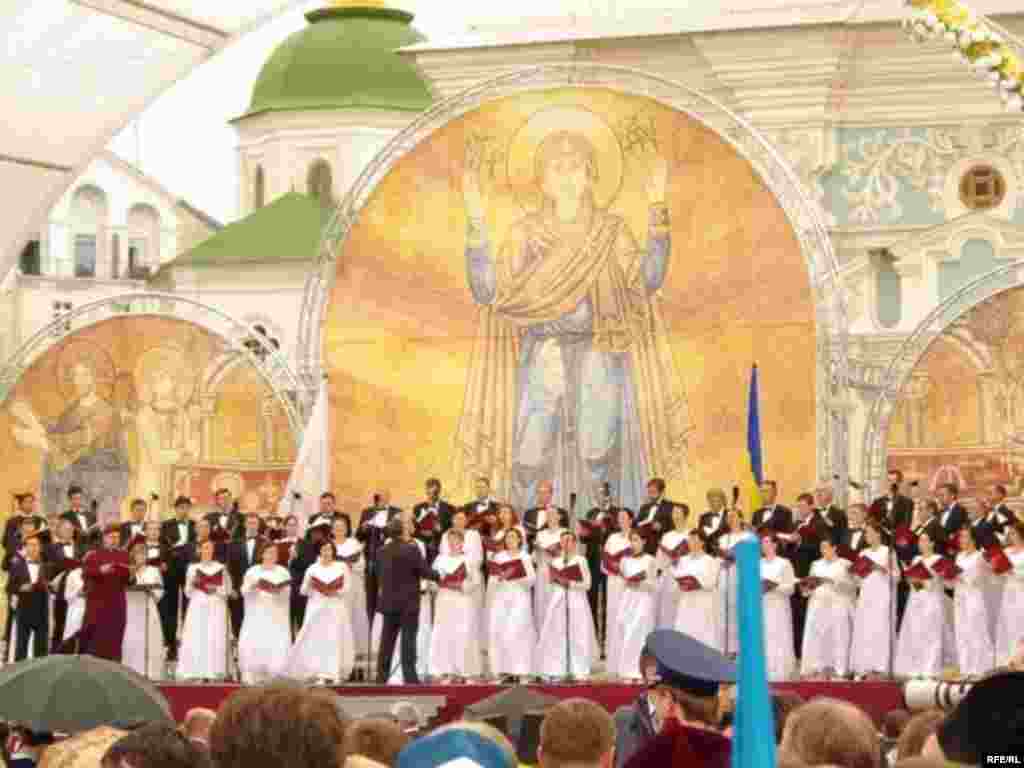 Святкування 1020-річчя Хрещення Київської Русі - Святкові заходи на Софійській площі з нагоди 1020-річчя Хрещення Київської Русі.