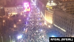 Hiljade ljudi okupilo se na protestu "Naše pravo da znamo sve", Beograd, Srbija, 17. januar 2025. 