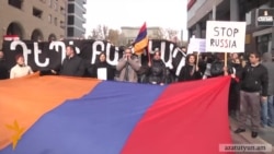Բերման են ենթարկվել Պուտինի այցի դեմ բողոքող ակտիվիստները