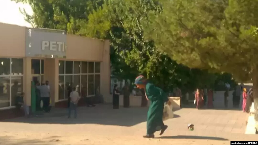Çörek satýan dükan. Aşgabat (Arhiw suraty) 