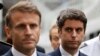 საფრანგეთის პრეზიდენტი ემანუელ მაკრონი (მარცხნივ) და განათლების ყოფილი მინისტრი, ამ ქვეყნის ახალი პრემიერი გაბრიელ ატალი. 13 ოქტომბერი, 2023 წელი