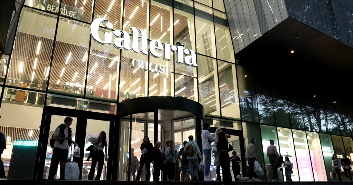 ბომბის საფრთხეზე შეტყობინების მიუხედავად, სავაჭრო ცენტრებში ევაკუაცია არ გამოცხადებულა