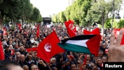 Митинг сторонников оппозиции накануне голосования на досрочных выборах в парламент Туниса