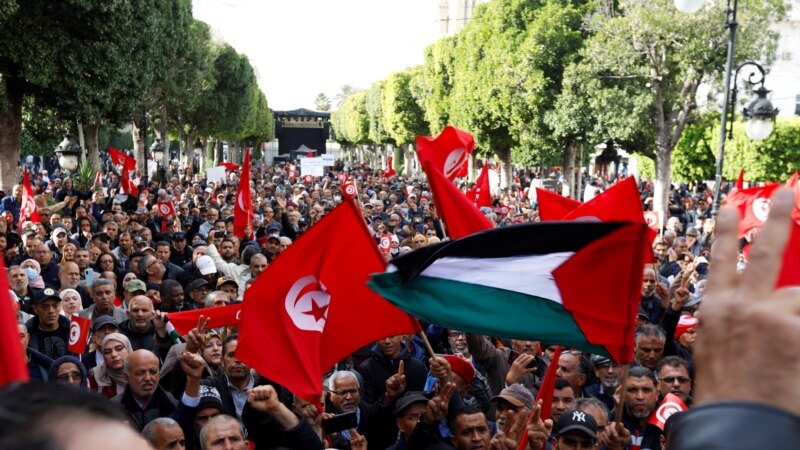 Мушорикати 9-дарсадӣ дар интихоботи Тунис. Мухолифон хостори истеъфои президент шуданд