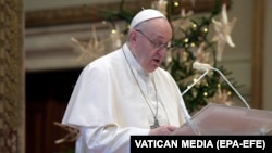 Папа Францішак прамаўляе каляднае пасланьне, Ватыкан, 25 сьнежня 2020