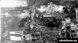 Una dintre primele fotografii făcute la centrala nucleară de la Cernobîl, după explozia din 26 aprilie 1986