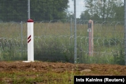 Прикордонні стовпи Латвії та Білорусі