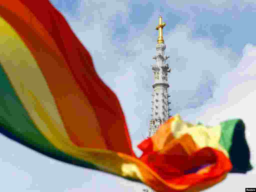 Hrvatska - Dok policija i pravosuđe istražuju nasilje i govor mržnje na splitskom Gay Prideu prošle subote (11.06.2011.), dovršavaju se posljednje pripreme za zagrebački Gay Pride ove subote, Zagreb, 17.06.2011.  Foto: Reuters / Nikola Šolić 