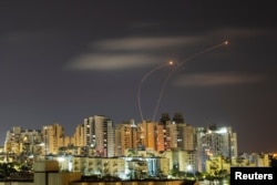 Israel: Ashkelon, rachete israeliene interceptează rachetele lansate de Hamas, 20 mai 2021, înainte de anunțarea acordului de încetare a luptelor.