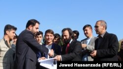 د شوي تفاهم له مخې به ازادي راډیو د کابل پوهنتون مرکزي کتابتون، د کابل پوهنتون د نجونو او هلکانو لیلیې، د استاد رباني ښوونې او روزنې پوهنتون محصلینو، د بابر بڼ او د زړو مکروریانو ښځینه پارک ته د وای فای انټرنټ اسانتیا برابره کړي.