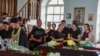 Прощання із 5-тьмя ідентифікованими членами родини Воронових, яка загинула від влучання російської ракети в їхній будинок на Дніпропетровщині. Ще 5 тіл проходять ДНК-експертизу. 