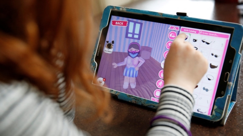 Rusia ndalon Roblox-in, fëmijët i ankohen Kremlinit