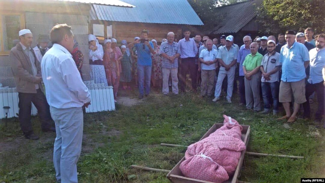 Арча районы Яңа Сәрдә авылында Гафур Каюмовның җеназасы