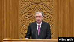 Эмомалӣ Раҳмон, раисҷумҳури Тоҷикистон зимни суханронӣ дар порлумон. 16.12.2025