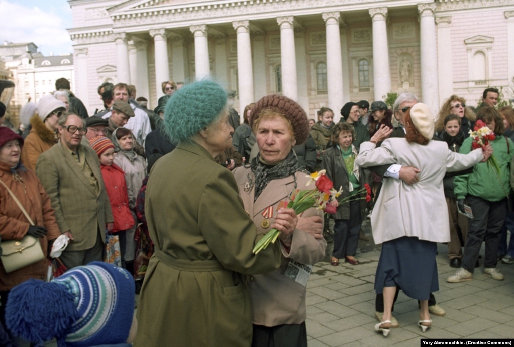 The waltz of war veterans during a reunion on Theater Square in 1999. Abramochkin wrote that success of a photojournalist depended on "a sense of the moment.... One has to be able to foresee what is about to happen." &nbsp;