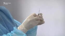 Studenții de la medicină vaccinați cu serul Sinopharm din China