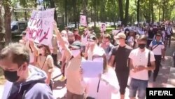 Минатогодишните протести против законот за „лажни информации“ 