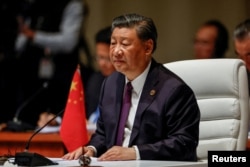 Председатель КНР Си Цзиньпин принимает участие в пленарном заседании саммита БРИКС в Йоханнесбурге, Южная Африка, 23 августа 2023 года