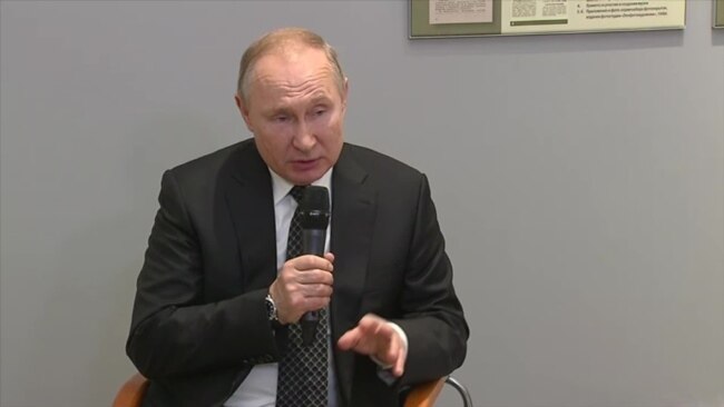 Путин об исторической правде и закрытых архивах Путин об исторической правде и закрытых архивах