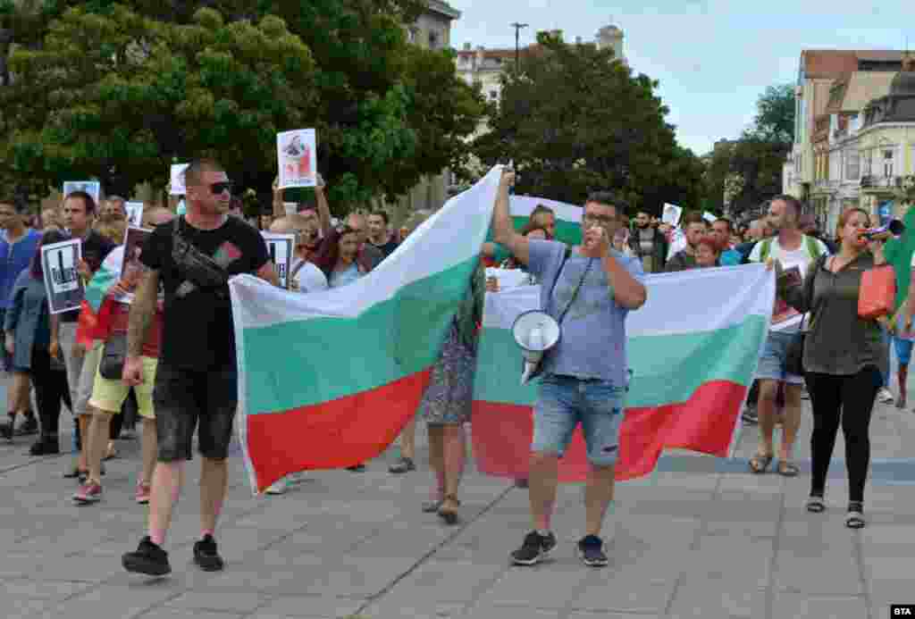 Протестиращи се събраха и в Русе на 13 юли с искане за оставка на правителството.