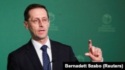 Varga Mihály pénzügyminiszter egy budapesti üzleti fórumon tart előadást 2020. március 10-én