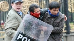 "Азаттык" сүйлөйт, саат 20:00, 7-апрель, 2010-жыл 