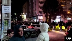 После известия о смерти Хаменеи в некоторых районах Тегерана люди собирались вместе, чтобы отпраздновать это событие