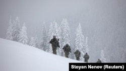 Bolgár katonák gyakorlatoznak a bulgáriai Rodope hegységben, 2021. március 19-én. (Képünk illusztráció)