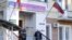 Pensionari, în fața centrului de asistență socială din Tiraspol, ianuarie 2025