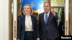 Министърката на външните работи на Великобритания Лиз Тръс и руският ѝ колега Сергей Лавров в Москва, 10 февруари 2022
