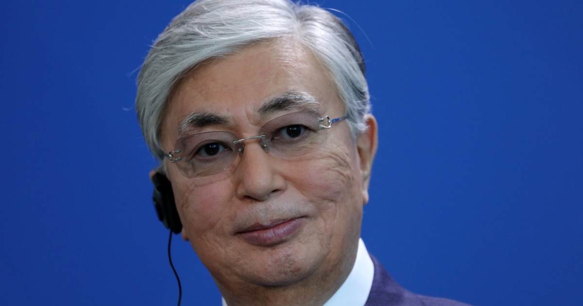 Ол мені кинотеатрда жалап жіберді.