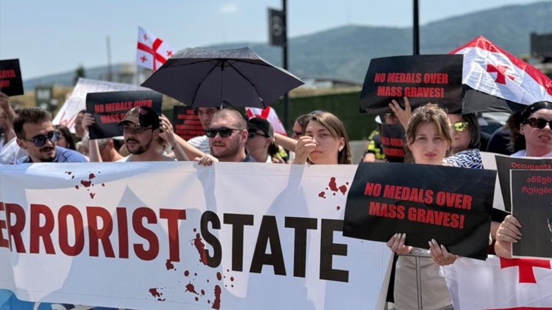 შვეიცარიის საელჩოსთან მოქმედი რუსეთის ინტერესების განყოფილება "რუსოფობიურ გამოხტომებს" უწოდებს ფარიკაობის ჩემპიონატთან დაკავშირებულ პროტესტს