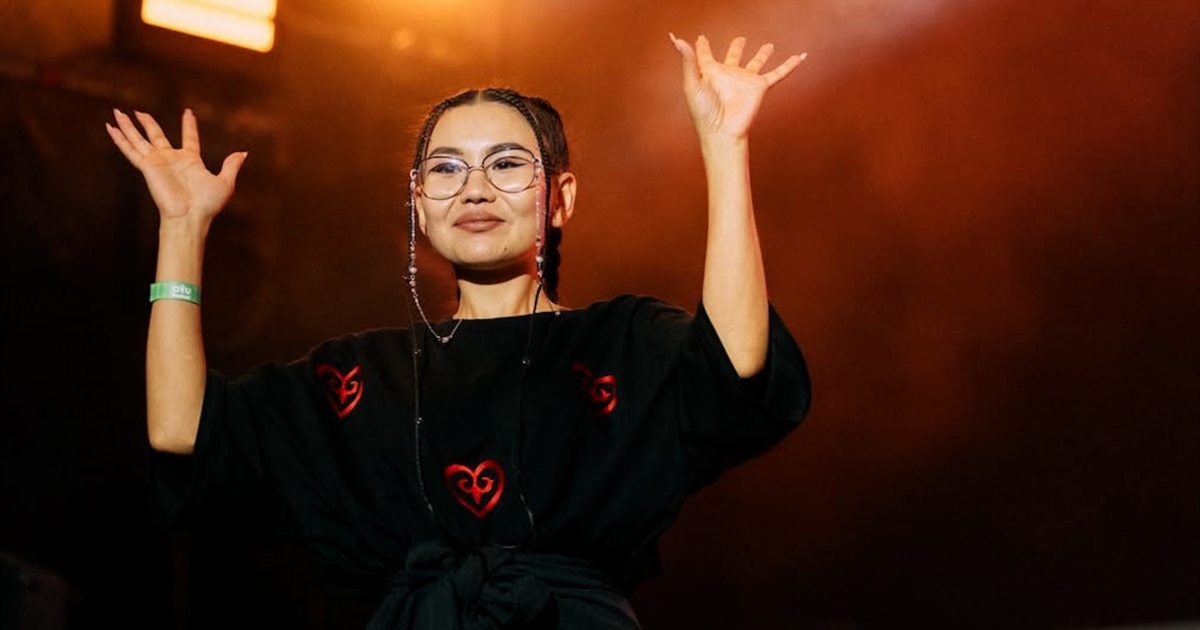 Подглядывание қыздарға жұлқыған видео