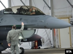 An F-16 jet arrives at an air base in Bulgaria (file photo)