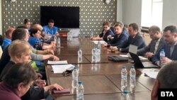 Кадър от преговорите между кмета Васил Терзиев и представители на протестиращите от столичния градски транспорт 