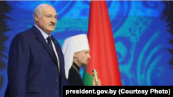 Аляксандар Лукашэнка і кіраўнік Беларускага экзархату РПЦ мітрапаліт Веніямін. Менск, 8 студзеня 2026
