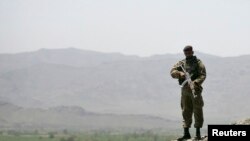 Пакистански војник во близина на границата со Авганистан, архивска фотографија, април 2007