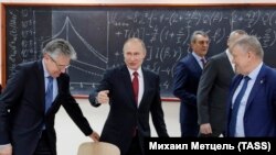 Владимир Путин во время визита в новосибирский Академгородок, февраль 2018 года