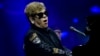 Activiști LGBT din Rusia au criticat cenzurarea de către distribuitor a noului film biografic despre muzicianul Elton John