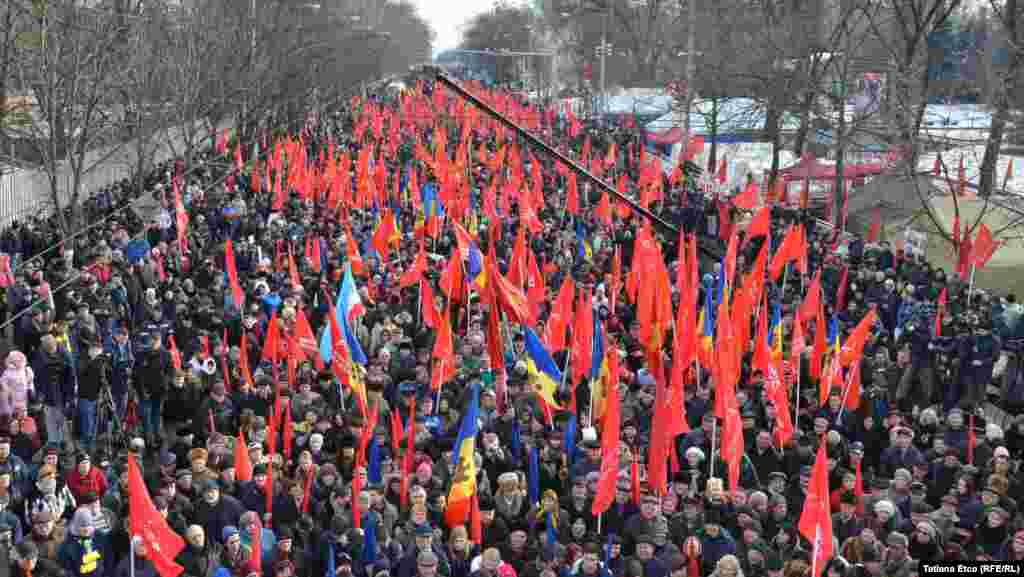 16 ianuarie 2016. Protestatarii socialiști în fața Parlamentului