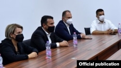 Gradonačelnica Tetova Teura Arifi, premijer Zoran Zaev, ministar zdravlja Venko Filipče na sastanku kriznog štaba, Tetovo (9. septembar 2021.)